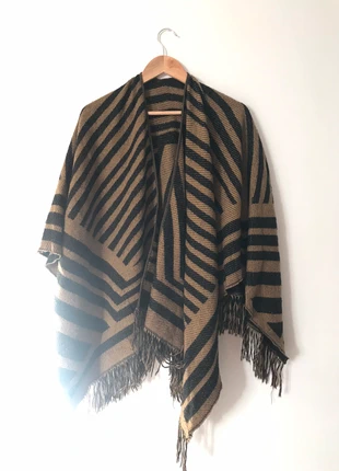 Capes ponchos marron noir graphique en laine , marque: Stradivarius, état: Très bon état, taille: M / 38 / 10, 7,00 €, 8,05 € Protection acheteurs incluse