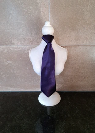 Paarse stropdas, staat: Nieuw met prijskaartje, € 4,00, € 4,90 inclusief Kopersbescherming