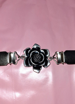 Cute Silver Belt clip for tightening your shirt, marque: Vintage Dressing, état: Neuf sans étiquette, taille: Ajustable, 2,99 €, 3,84 € Protection acheteurs incluse