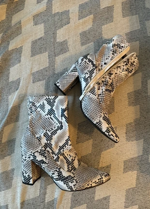 Botas cano médio cobra, marca: CHC-Shoes, estado: Muito bom, tamanho: 39, €8.00, €9.10 inclui Proteção do Comprador