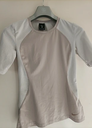 Nike shirt, merk: Nike, staat: Heel goed, maat: S / 36 / 8, € 4,50, € 5,43 inclusief Kopersbescherming