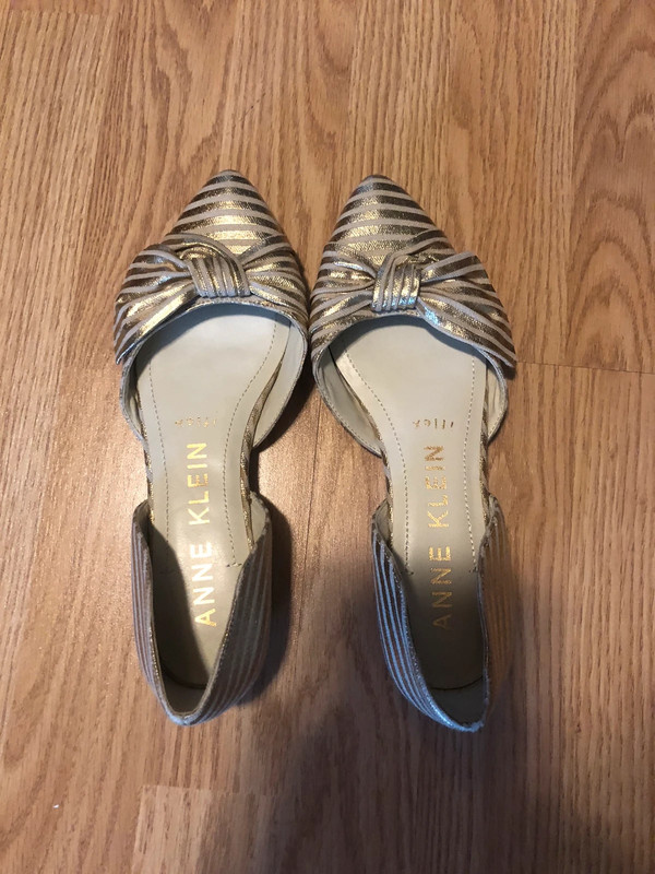 Women’s New Gold Slip On Shoes Size 6 1