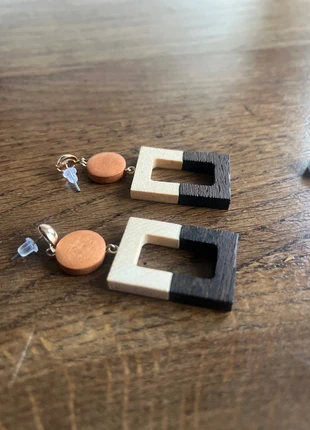 Boucles d’oreilles en bois et dorées, marque: Eva Bijoux, état: Neuf avec étiquette, 10,00 €, 11,20 € Protection acheteurs incluse