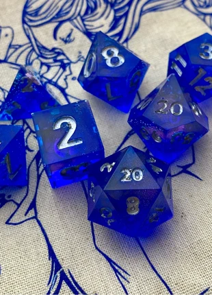 Set dadi D&D blu e rosa, condizioni: Buone, €5.00, €5.95 include la Protezione acquisti