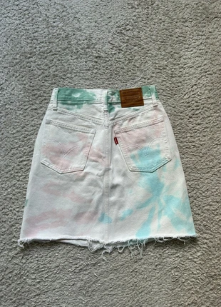 Jupe en Jean Levi’s Taille Haute Multicolores - Premium !, marke: Levi's, zustand: Sehr gut, größe: XS / 34 / 6, 25,00 €, 26,95 € beinhaltet Vinted-Käuferschutz Pro