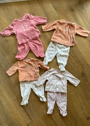 Lot de 4 pyjamas 2 pièces en velours – Taille 6 mois, marque: diverse, état: Bon état, taille: 6-9 mois / 68 cm, 10,00 €, 11,20 € Protection acheteurs incluse