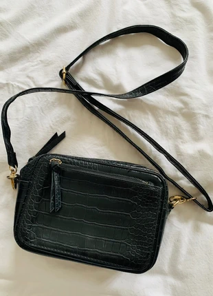 Mala preta a tiracolo 💜💛, marque: Local, état: Très bon état, 6,00 €, 7,00 € Protection acheteurs incluse