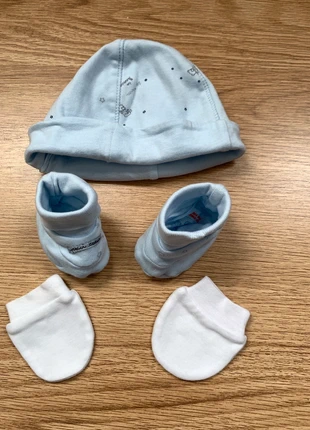 Lot bonnet chaussons gants naissance , merk: Kiabi, staat: Nieuw zonder prijskaartje, maat: Tot 1 maand / 50 cm, € 2,50, € 3,33 inclusief Kopersbescherming