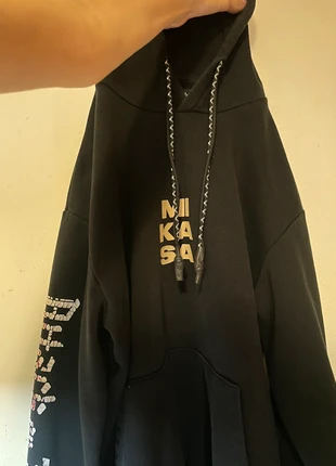 felpa con cappuccio Attack on Titan, marke: Bershka, zustand: Gut, größe: S / 36 / 8, 10,00 €, 11,20 € inklusive Vinted-Käuferschutz