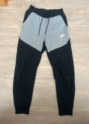 Obrázek k inzerátu: Nike Tech Fleece