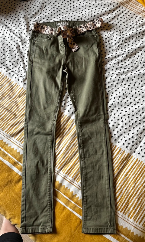 Pantalon vert avec ceinture