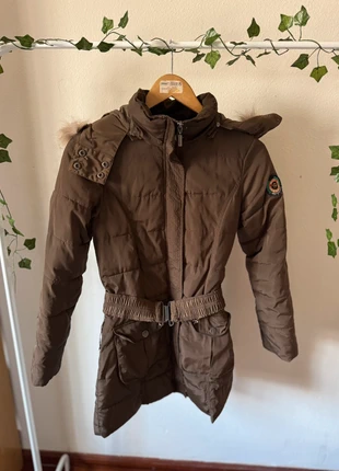 Abrigo acolchado de Montepicaza en color marrón chocolate. Talla XS, brand: Montepicaza, condizioni: Ottime, taglia: XS / IT 38 / EU 34, €32.00, €34.30 include la Protezione acquisti