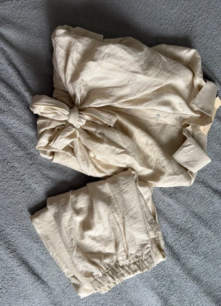 Ensemble pantalon & chemise crème satinée – chic et élégant, staat: Nieuw met prijskaartje, maat: M / 38 / 10, € 8,00, € 9,10 inclusief Kopersbescherming