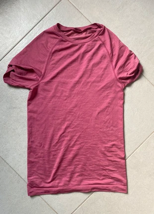 T shirt de compression rose, marque: Decathlon, état: Neuf sans étiquette, taille: S, 5,99 €, 6,99 € Protection acheteurs incluse