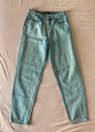 Jean mom bleu, marque: PrettyLittleThing, état: Très bon état, taille: M / 38 / 10, 9,00 €, 10,15 € Protection acheteurs incluse