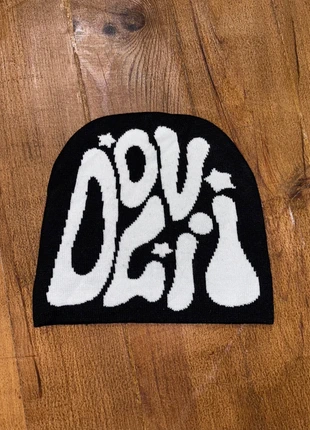 Bonnet Style Y2K Blanc et Noir, marke: y2k, zustand: Neu, größe: Einheitsgröße, 8,50 €, 9,63 € inklusive Vinted-Käuferschutz