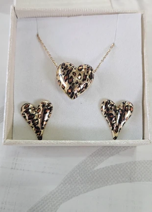 Collana e orecchini in acciaio pendente cuore con confezione, brand: Stainlees Steel, condizioni: Nuovo con cartellino, €5.00, €5.95 include la Protezione acquisti