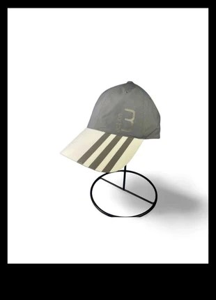 Casquette Adidas 2006 – grise, logo brodé, style Y2K sport vintage et minimaliste, merk: adidas, staat: Heel goed, maat: Universele maat, € 10,00, € 11,20 inclusief Kopersbescherming Pro