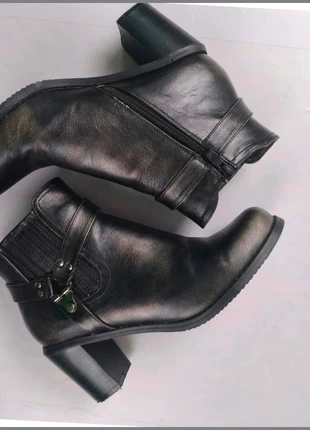 Metallic Black Ankle Boots Block Heel Size 40 – Style Shoes, marque: Style Shoes, état: Bon état, taille: 40, 20,00 €, 21,70 € Protection acheteurs incluse