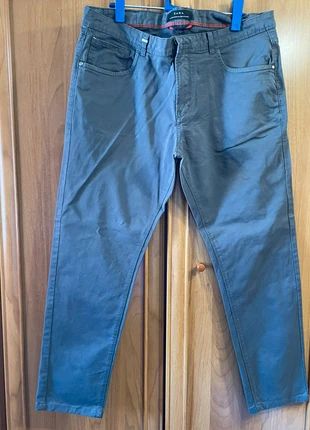 Pantalón vaquero color gris de Zara 👖 Talla 44 👖, brand: Zara, condizioni: Ottime, taglia: XL, €5.00, €5.95 include la Protezione acquisti