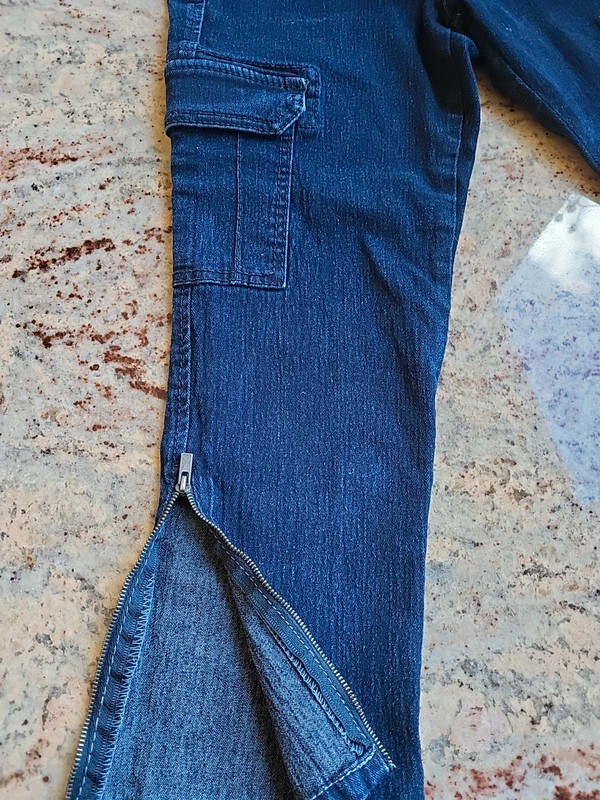 Fragile Jeans Junior's Size 5 Capri Side Zipper Slits Dark Wash Contrast Pockets 3