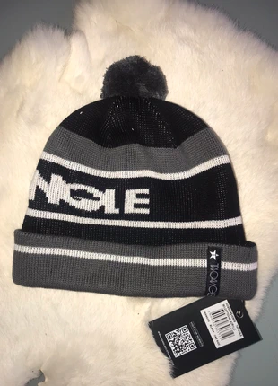 Bonnet TwoAngle , marke: Two Angle, zustand: Neu, mit Etikett, 18,00 €, 19,60 € inklusive Vinted-Käuferschutz