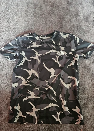 Grey Camo North Face bots tshirt, brand: The North Face, condition: Very good, size: 9 years / 134 cm, £10.00, £11.10 includes Buyer Protection