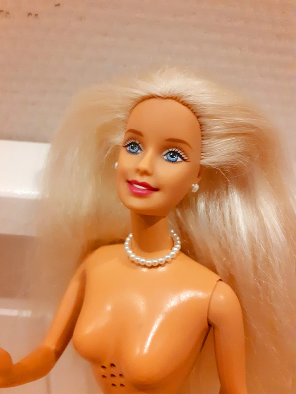 Lit de princesse pour poupée barbie en très bon état - Barbie