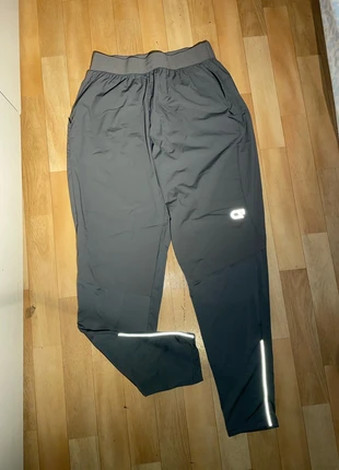 Running hybride gris rare C7 taille L, marca: C7 industrie, estado: Muito bom, tamanho: L, €50.00, €53.20 inclui Proteção do Comprador