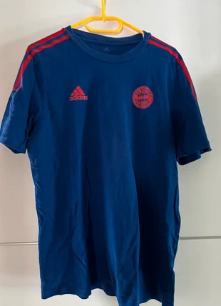 T-shirt Adidas Bayern Munich taille M parfait état, brand: adidas, condition: Very good, size: M, €10.00, €11.20 includes Buyer Protection