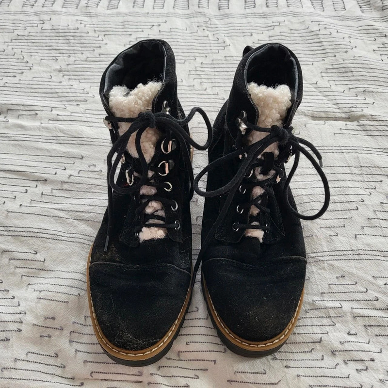 black/white hiking boots with sherpa details 3
