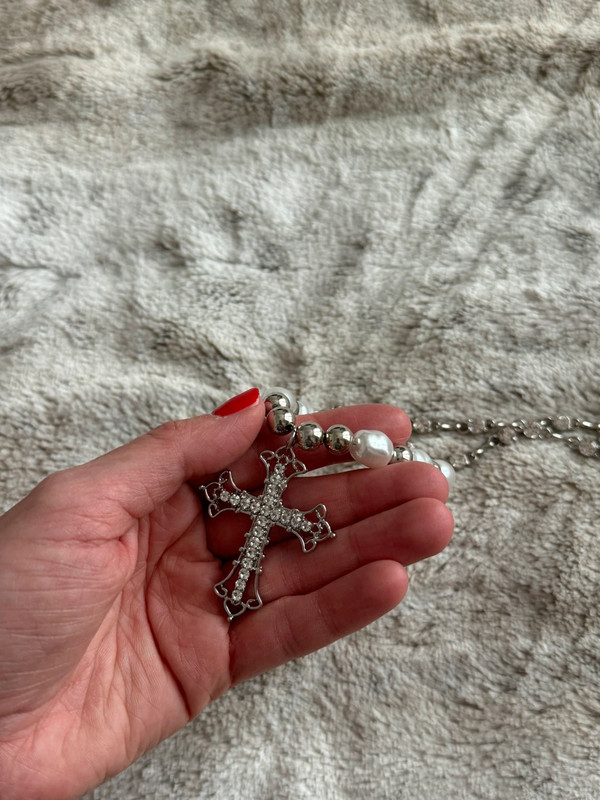 Silver cross necklace 1