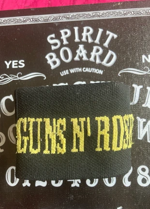 Polsino anni 2000 guns n’ roses, marca: Guns N' Roses, estado: Bom, €3.00, €3.85 inclui Proteção do Comprador