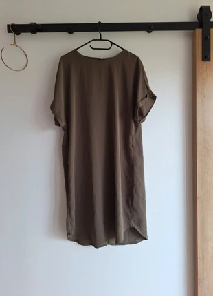 R0397. Robe droite kaki manches courtes T42, staat: Heel goed, maat: XL / 42 / 14, € 5,00, € 5,95 inclusief Kopersbescherming Pro