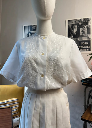 Blouse vintage blanche à manches courtes, en tissu fluide brodé, marke: Vintage, zustand: Sehr gut, größe: M / 38 / 10, 14,00 €, 15,40 € inklusive Vinted-Käuferschutz
