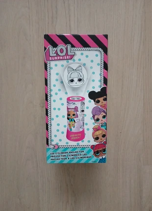 Lol surprise led cylinder projector, merk: L.O.L. Surprise, staat: Nieuw zonder prijskaartje, maat: Universeel, € 3,50, € 4,38 inclusief Kopersbescherming
