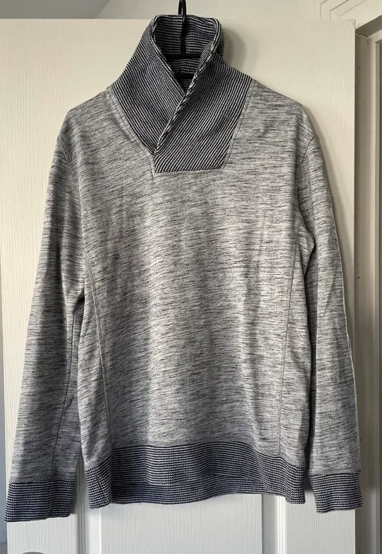 4 pulls Taille M