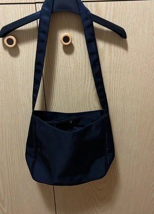 🖤 Black Nylon Shoulder Bag – Light & Functional 🖤, marque: NO LABEL, état: Très bon état, 3,00 €, 3,85 € Protection acheteurs incluse