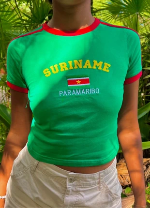 Surinam y2k baby tee football tshirt, brand: Billy Amsterdam, condizioni: Nuovo con cartellino, taglia: S / IT 40 / EU 36, €20.00, €21.70 include la Protezione acquisti Pro