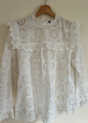 Zara blogger cream eyelet cut Embroidered ruffle neck and sleeves blouse top size S, brand: Zara, condition: Very good, size: S / UK 8-10, £9.99, £11.19 includes Buyer Protection