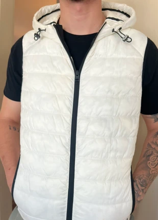 Doudoune sans manches, marque: Bershka, état: Bon état, taille: S, 10,00 €, 11,20 € Protection acheteurs incluse