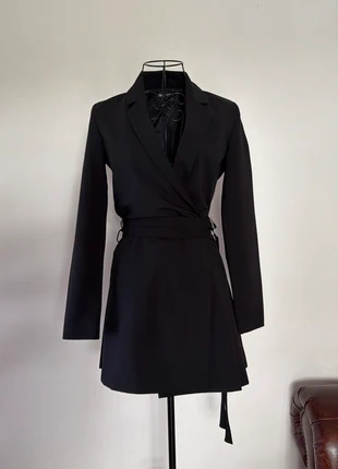 Robe Zara noire blazer portefeuille, merk: Zara, staat: Heel goed, maat: XS / 34 / 6, € 35,00, € 37,45 inclusief Kopersbescherming