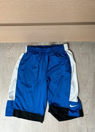 Nike basketshort, marca: Nike, estado: Muy bueno, tamaño: S, 5,00 €, 5,95 € Protección al comprador incluida
