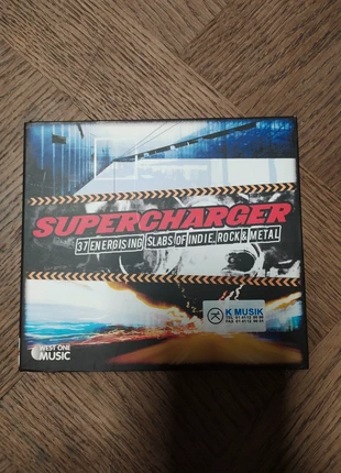 Cd Supercharger 37 energising slabs of indie, rock & métal, zustand: Gut, 5,00 €, 5,95 € inklusive Vinted-Käuferschutz
