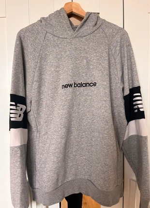 Grauer New Balance Hoodie, marke: New Balance, zustand: Sehr gut, größe: M, 18,00 €, 19,60 € inklusive Vinted-Käuferschutz