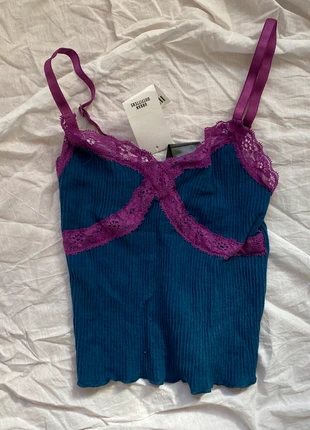 débardeur court violet Urban Outfitters, marque: Urban Outfitters, état: Neuf avec étiquette, taille: XS / 34 / 6, 15,00 €, 16,45 € Protection acheteurs incluse