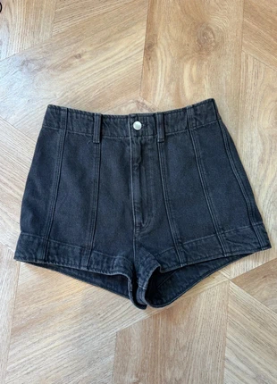 H&M high waist denim shorts with seam details size 36, marque: H&M, état: Neuf sans étiquette, taille: S / 36 / 8, 5,00 €, 5,95 € Protection acheteurs incluse