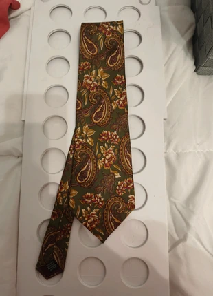 Cravate vert avec motifs fleurs, marque: C&A, état: Très bon état, 2,00 €, 2,80 € Protection acheteurs incluse