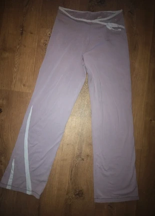 Lilac sweatpants, staat: Heel goed, maat: M / 38 / 10, € 7,50, € 8,58 inclusief Kopersbescherming