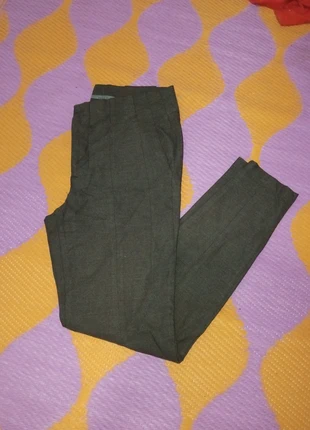 Calças cinzentas em tecido tamanho S da Zara, marque: Zara, état: Très bon état, taille: S / 36 / 8, 8,00 €, 9,10 € Protection acheteurs incluse